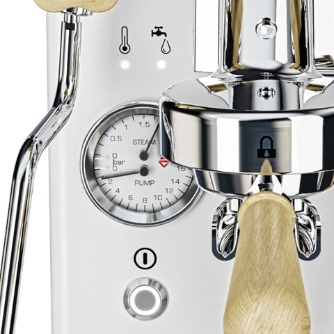 The Lelit Mara X espresso machine 